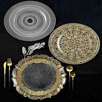 Assiettes en verre populaires pour la décoration de banquet de mariage assiettes de chargeur à bordure dorée vaisselle transparente de luxe en gros