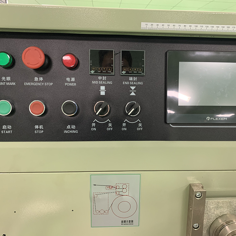 Factory direct sales chips packing machine price for n95 mask and disposable face mask packing machine
