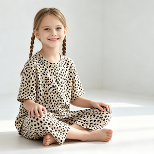 Conjunto de Pijama de Bambú para Niñas Pequeñas con Estampado de Leopardo, Ropa de Dormir Cómoda de Manga Larga, Fabricante de Ropa de Estar por Casa Personalizada - Product Image 2