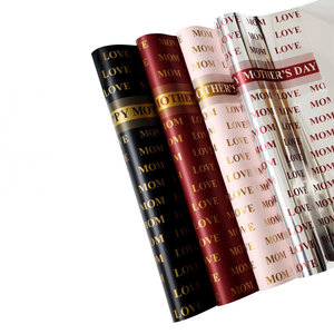 Papel de Regalo de Flores de Película Plástica de PP Impermeable con Diseño Impreso de LUJO de 58*58 cm/pcs con la Leyenda LOVE MOM para el Día de la Madre - Product Image 1