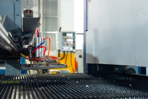 เครื่องดัดโลหะแผ่น CNC อัตโนมัติเต็มรูปแบบ ขนาด 1.2 เมตร พร้อมระบบป้อนวัสดุด้วยระบบสุญญากาศ สำหรับการผลิตเฟอร์นิเจอร์เหล็กและตู้เหล็ก - Product Image 4