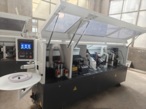 เครื่องปิดขอบไม้แบบอัตโนมัติ JUNDE 10KW สำหรับงานไม้แผ่นอุตสาหกรรม พร้อมระบบตัดแต่งและกัดแต่งหน้าไม้ - Product Image 4