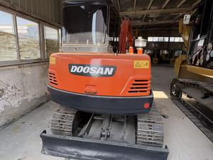 รถขุดตีนตะขาบ Doosan DH55 สีส้ม อุปกรณ์ก่อสร้างสำหรับงานหนัก มือสอง - Product Image 2