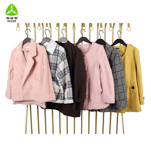 เสื้อผ้าผู้หญิงราคาถูก เสื้อโค้ทขนสัตว์มือสอง จำนวนมาก  เสื้อผ้ามัดเป็นก้อนในตุรกี - Product Image 2