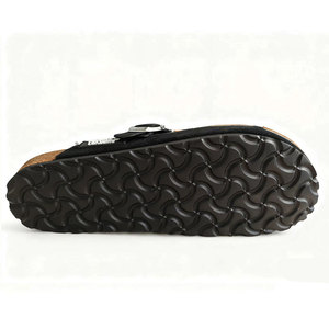 Pantuflas Personalizadas de Gamuza Negra con Diseño de Llama Roja, Punta Abierta, Hebilla, Suela de Goma Antideslizante, para Todas las Temporadas - Product Image 3