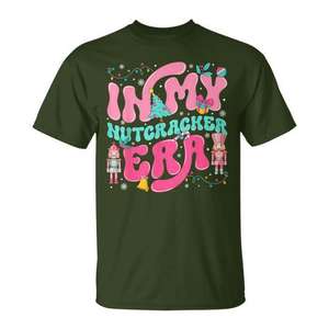 Camiseta femenina de Navidad rosa de In My Nutcracker Era - Product Image 1