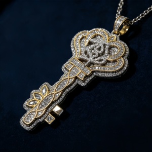 Colgante de moda personalizado: crea tu colgante de estilo único con diamante de moissanita VVS, chapado en oro sobre plata de ley 925, colgante con incrustaciones de circonitas. - Product Image 2