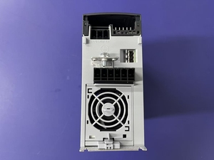 ไดรฟ์ VLT Midi รุ่น FC-280 ซีรีส์ ความถี่ 134U2979 FC-280PK75T4E20H1BXCXXXSXXXXAX 0.75kW/1HP 3 เฟส 380-480VAC VFD - Product Image 3