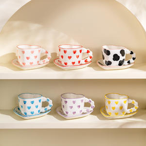 Taza de café de cerámica con diseño de amor creativo JY, taza y platillo de café de cerámica con corazón Rosa estampado a mano exquisito de alto valor para el hogar - Product Image 1