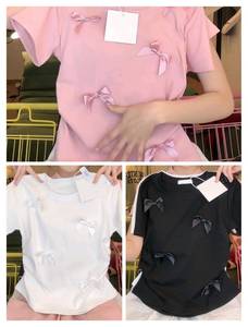 I-0757 Nuova Maglietta Estiva con Fiocco Rosa in Poliestere, Collo Tondo, Manica Corta, Stile Preppy, Vestibilità Slim - Product Image 3