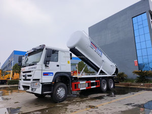 Camion-citerne HOWO 20m³ à double pompe à vide pour déchets liquides et boues, véhicule de dragage d'égouts robuste à vendre - Product Image 6