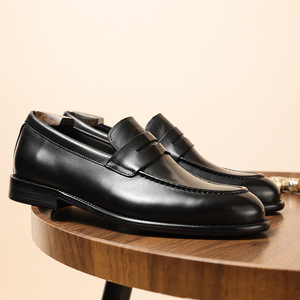 Les dernières tendances en matière de chaussures en cuir véritable pour hommes se vendent bien pour les événements formels, les fêtes et les occasions décontractées de haute qualité. - Product Image 4