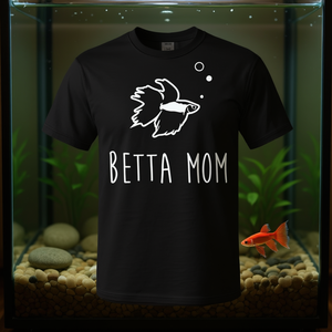 Camiseta Betta Mom Negra Unisex para Adultos, Cuello Redondo, Manga Corta, Diseño Serigrafiado para Dueños de Mascotas - Product Image 3