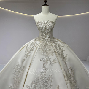 Vestido de Novia JFH11 Exclusivo con Cuello Barco, Satén, Bordado y Encaje - Product Image 3