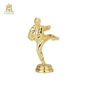 कस्टम प्लास्टिक पुरस्कार कराटे चैंपियन के लिए ट्राफियां भागों और घटकों - Product Image 1