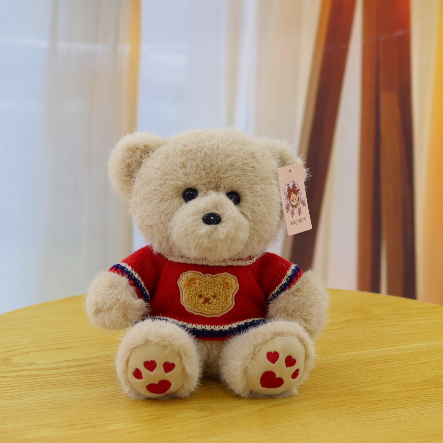 Maglione rosso e blu con motivo orso e zampa