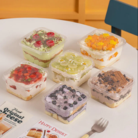 Lot de 50 gobelets à dessert modernes réutilisables en plastique transparent avec couvercles et cuillères pour parfaits, gâteaux au fromage, mousses aux fruits, glaces