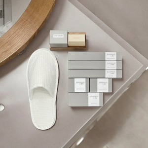 Customized Luxury Hotel One-time Use Eco-friendly Grey Premium Standalone Packaging Toiletry Set Shower Gel Toothbrush <strong>razor</strong> - Product Image 1