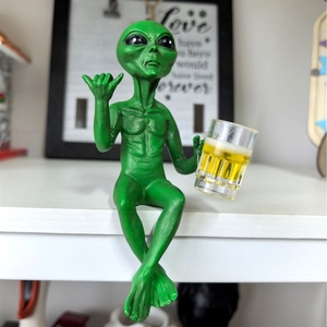 Figurine d'alien en résine écologique tenant une bière - Thème science-fiction moderne pour la décoration de la maison <span class=keywords><strong>et</strong></span> du <span class=keywords><strong>jardin</strong></span> - Product Image 2
