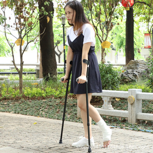 Bastón de Aluminio Telescópico Foshan, Altura Ajustable de 43.3 Pulgadas, Ligero, con Empuñadura de Goma, para Rehabilitación de Personas Mayores - Product Image 4
