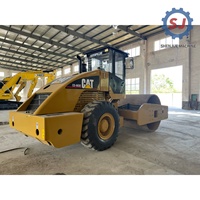 Compacteur Caterpillar CS683D d'occasion bien entretenu, faible nombre d'heures, rouleau vibratoire Caterpillar CS683D en excellent état, en vente