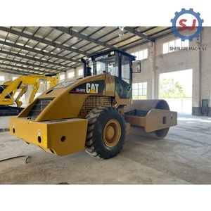 Compacteur Caterpillar CS683D d'occasion bien entretenu, faible nombre d'heures, rouleau vibratoire Caterpillar CS683D en excellent état, en vente - Product Image 4