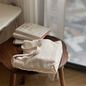 Sac bandoulière en toile beige pour femme Su Xi, petit format, à porter à l'épaule ou sous le bras, avec fermeture ouverte, texture tissée motif épis de riz, très tendance - Product Image 3