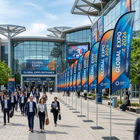 Drapeau à plumes personnalisé double face avec différentes graphiques pour l'entrée d'un événement de marque de luxe DDP USA