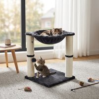 En gros Arbre à chat et griffoir en bois, design château, avec éléments d'escalade et de griffage en sisal pour chats