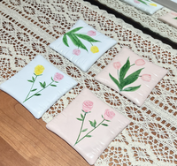 Vente en gros d'assiettes à bijoux écologiques en résine avec nœud plateaux circulaires articles de décoration sous-verres isolés pour la photographie à la maison