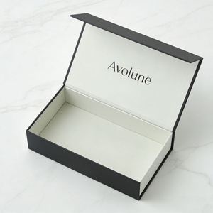 Boîte cadeau rigide en papier recyclable de luxe avec fermeture magnétique, logo personnalisé en relief, doublure en éponge, couleur personnalisée, pour vêtements et chaussures - Product Image 3