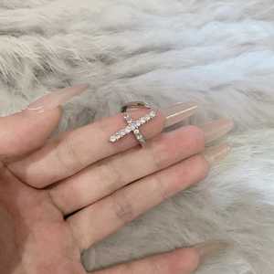 แหวนเงินแท้ S925 ชุบทอง 18K ดีไซน์หรูหรา สไตล์เท่ห์ ประดับเพชรซิคอนทรงไมโคร ดีไซน์เก๋ สำหรับใส่ไปงานเลี้ยง - Product Image 2