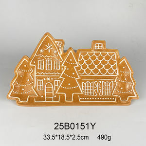 Plato de Servir Navideño Festivo con Forma de Casa de Jengibre de Cerámica con Detalles Intrincados de Glaseado y Detalles Festivos - Product Image 3