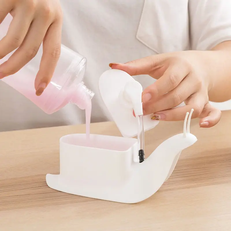Vendita calda Design fresco distributore di sapone per lumaca della fabbrica all'ingrosso Dispenser di sapone con lozione di plastica bottiglia per Hotel casa cucina