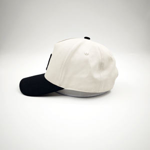 Gorra de Béisbol Oxford Personalizada al por Mayor, Diseño de 5 Paneles en Dos Tonos con Puntos, Logotipo Bordado en 3D Personalizado, Unisex - Product Image 4