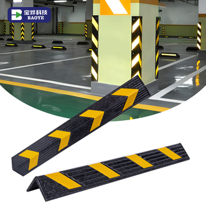 Protection d'angle de circulation réfléchissante en plastique et en caoutchouc Baoye Produit de visibilité et de sécurité amélioré pour les routes - Product Image 1