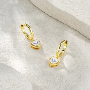 <span class=keywords><strong>Orecchini</strong></span> a Cerchio con Pendente a Cuore in Moissanite Placcati Oro Argento 925, Vendita all'Ingrosso per Rivendita - Product Image 6