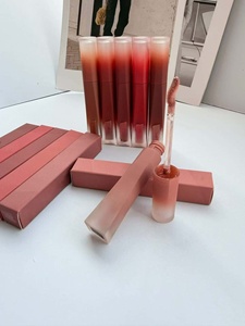La fábrica ofrece una nueva línea de brillos labiales. Son altamente hidratantes, no se corren y tienen una excelente saturación de color. - Product Image 5