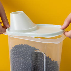 2.5L คอนเทนเนอร์พลาสติกธัญพืชอาหารแห้งแป้ง Bin สัตว์เลี้ยงสุนัขแมวเครื่องจ่ายอาหารพร้อมถ้วยตวงสําหรับใช้ในครัว - Product Image 2