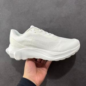 Chaussures en toile à lacets haut de gamme, marques de luxe, avec des éléments de design à la mode, incarnant le style de designer haut de gamme - Product Image 1