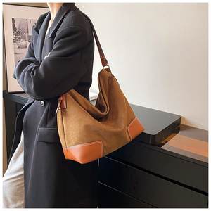 Vendita calda 2024 nuove <span class=keywords><strong>borse</strong></span> da donna autunno e inverno <span class=keywords><strong>borse</strong></span> da donna <span class=keywords><strong>Vintage</strong></span> in finta pelle scamosciata <span class=keywords><strong>borse</strong></span> da donna di grande capacità - Product Image 4