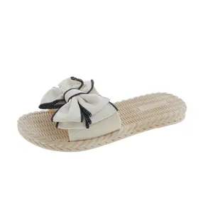 New Flat-bottomed Flip-flops Lightweight Sandals Women Summer Beach And Seaside Sandals