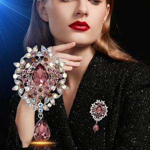 El nuevo elegante diseño de palacio retro Sentido de cristal Oldi delicado broche de abrigo todo en uno: un temperamento de generación - Product Image 4