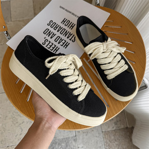 Zapatos de lona para hombre, negros básicos y versátiles, modernos y ligeros para el verano. - Product Image 2