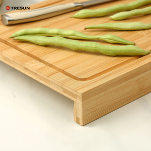 Tabla de cortar grande de bambú con bloque de madera y bandeja deslizante de plástico con ranuras para jugos, hecha de madera natural - Product Image 5