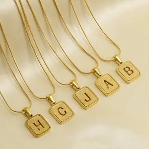 Großhandel Bulk Square Snake Chain Initial Alphabet Anhänger Modische Edelstahl 18 Karat vergoldet Schmuck Buchstaben Halskette