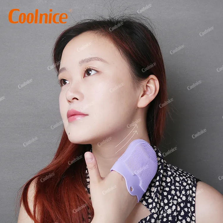 Portable mini facial cleaning mat pad scrubber silicone face cleansing brush