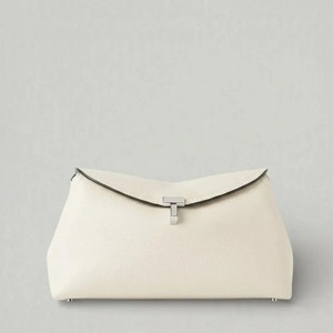Pochette de soirée en cuir de qualité supérieure pour femmes, au style sophistiqué, idéale pour les mariages et les soirées, disponible à la vente - Product Image 5