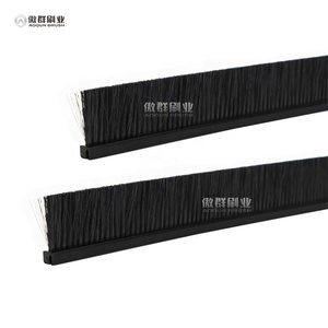 Câble Pass-Through Wire Manager Brush Strip - Product Image 1