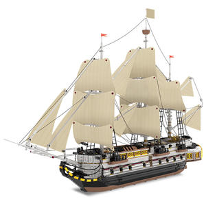 Reobrix 66048 Modèle de bateau Endeavour en blocs de construction, plus de 800 pièces, en plastique, avec batterie, design superposé, facile à démonter - Product Image 1